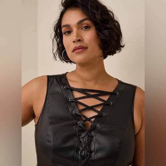 Torrid Peplum Faux Fur Leather Lace Up Top Size 3x NWT Goth Steampunk Rockabilly - Picture 4 of 10